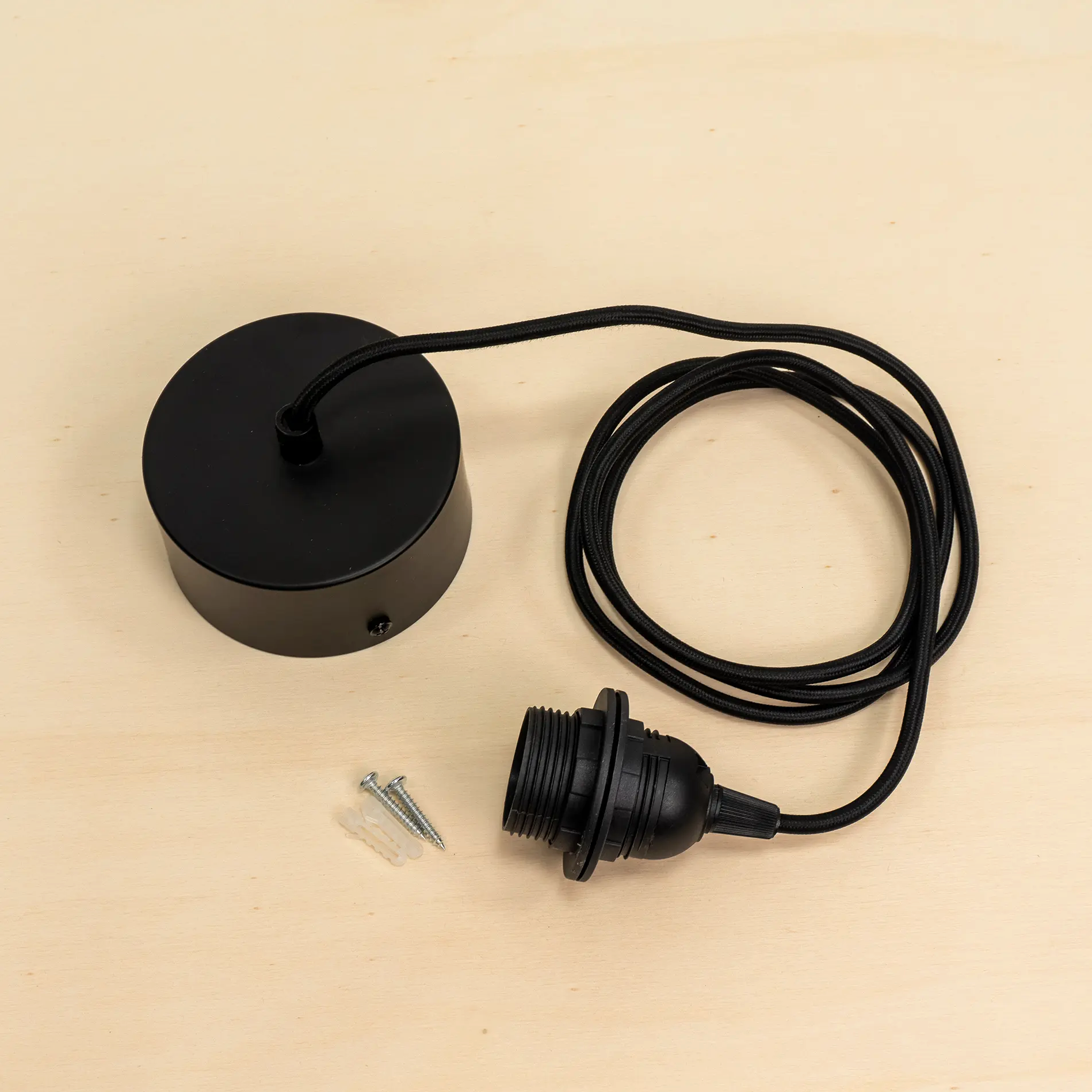 Cable noir pour suspension